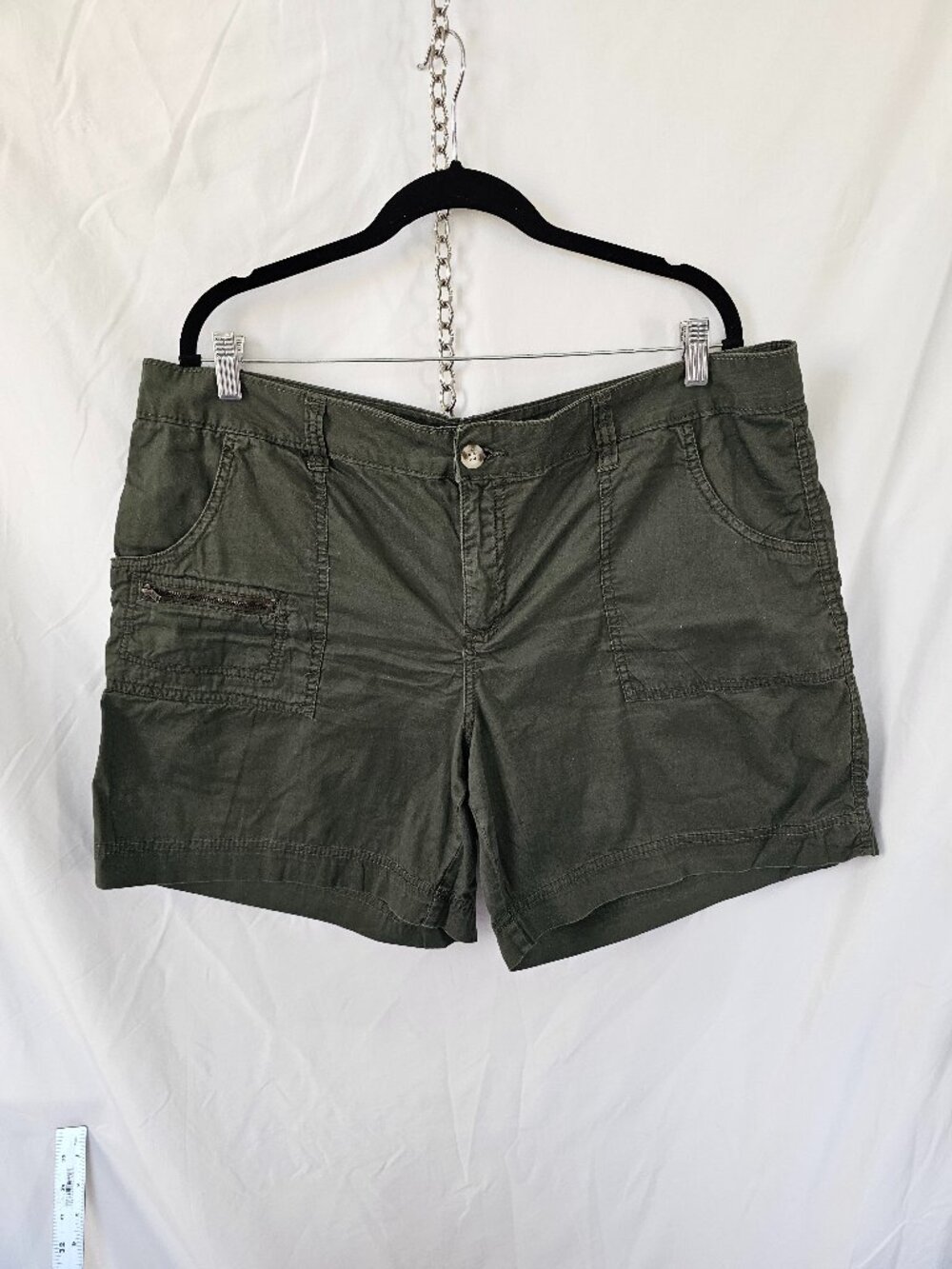 Green cotton shorts